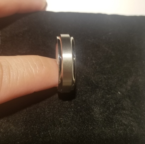 💚💚New REVV Mens 7mm ring in Titanium💚💚 - Picture 3 of 8